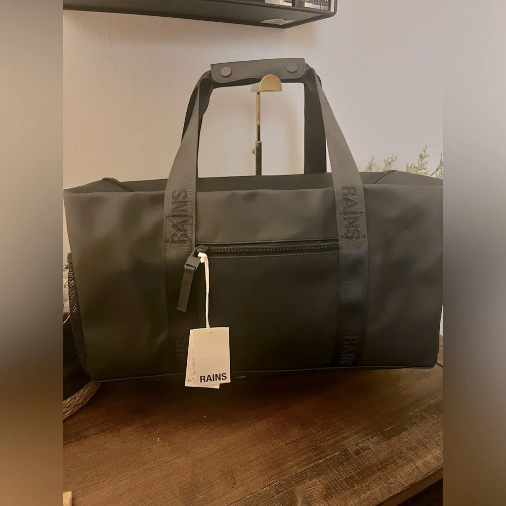gym bag rains Trail Green designed to guarantee resistance RAINS Trail Gym Bag |